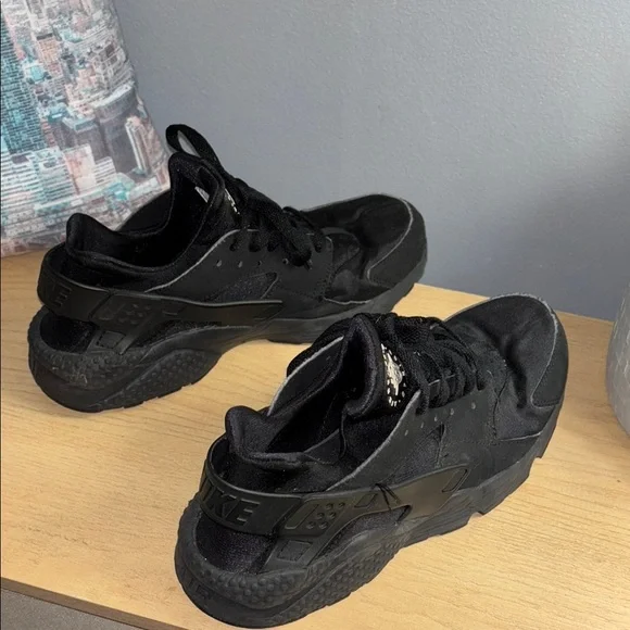 Nike Air Huarache “Triple Black” – Women’s Size 8 - Picture 7 of 9